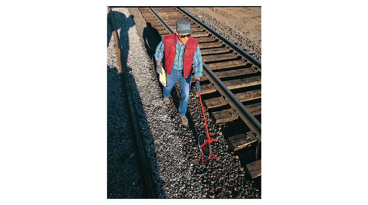 BOSCH ROLATAPE 32-415 Measuring Wheel - Accurate Outdoor Distance Tool