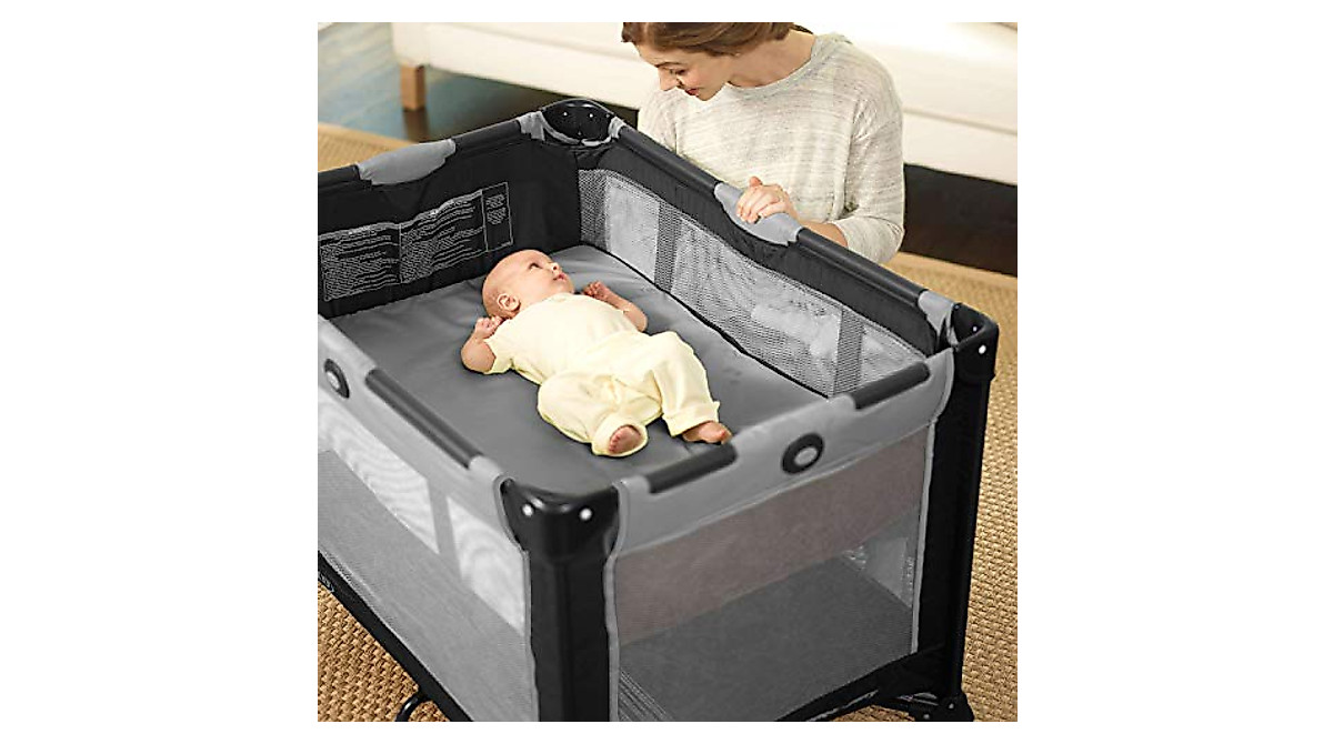 Graco Pack 'N Play On The Go Playard with Bassinet | Compact & Travel ...