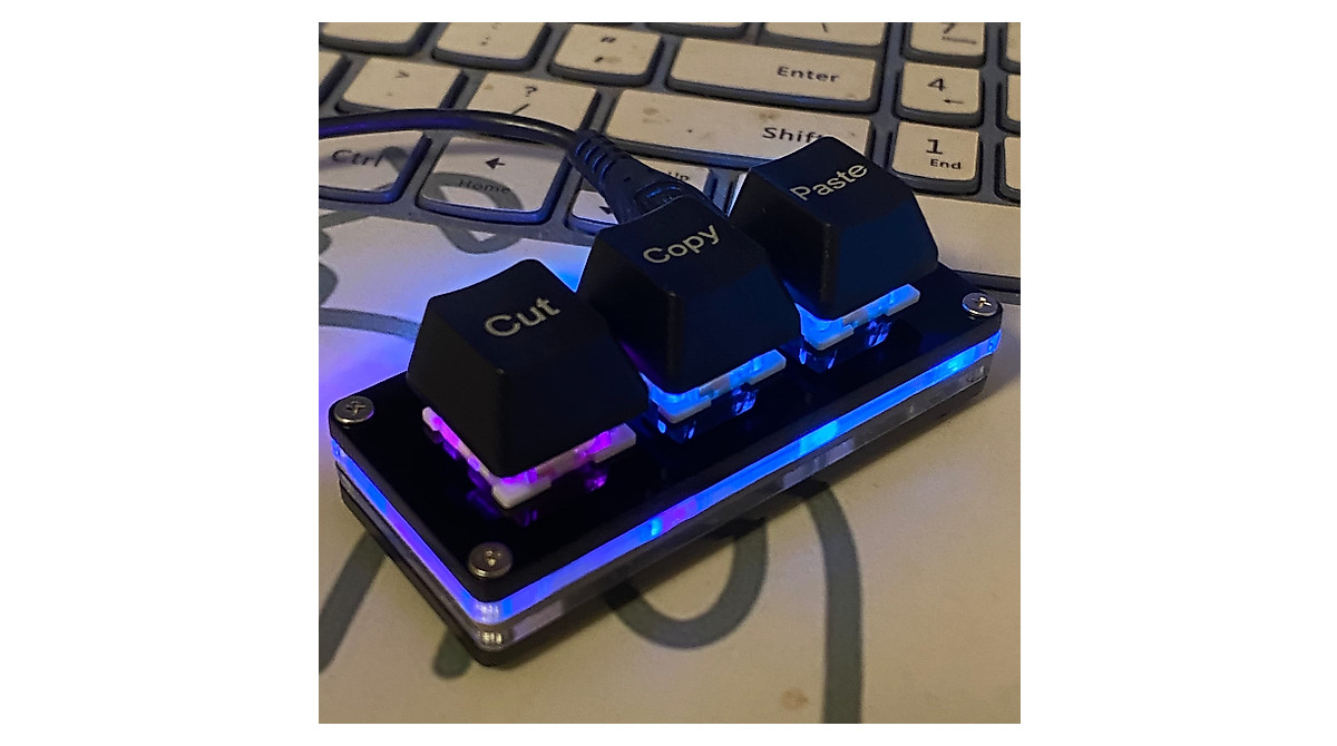 BTXETUEL Mini 3-Key Keyboard for Gaming & Productivity