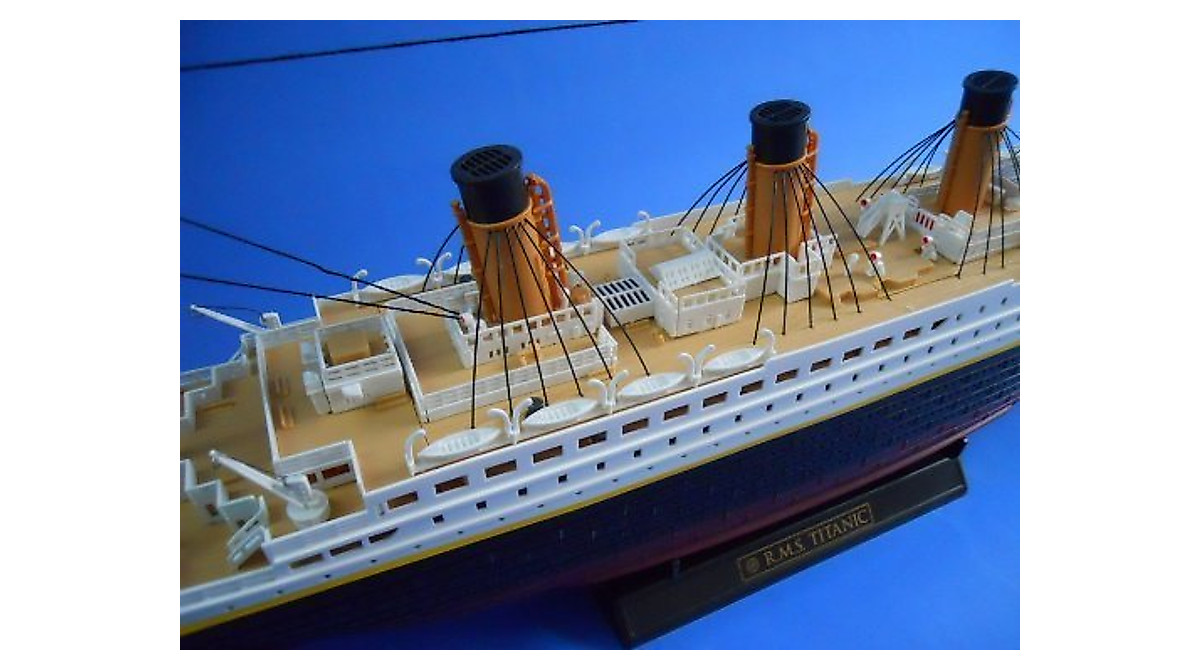 RMS Titanic Remote Control Model - Lighted 32