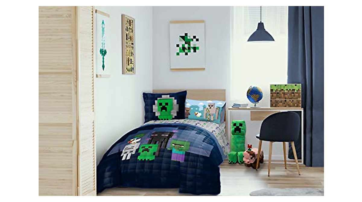 Jay Franco Minecraft Bad Night Twin Quilt & Sham Set
