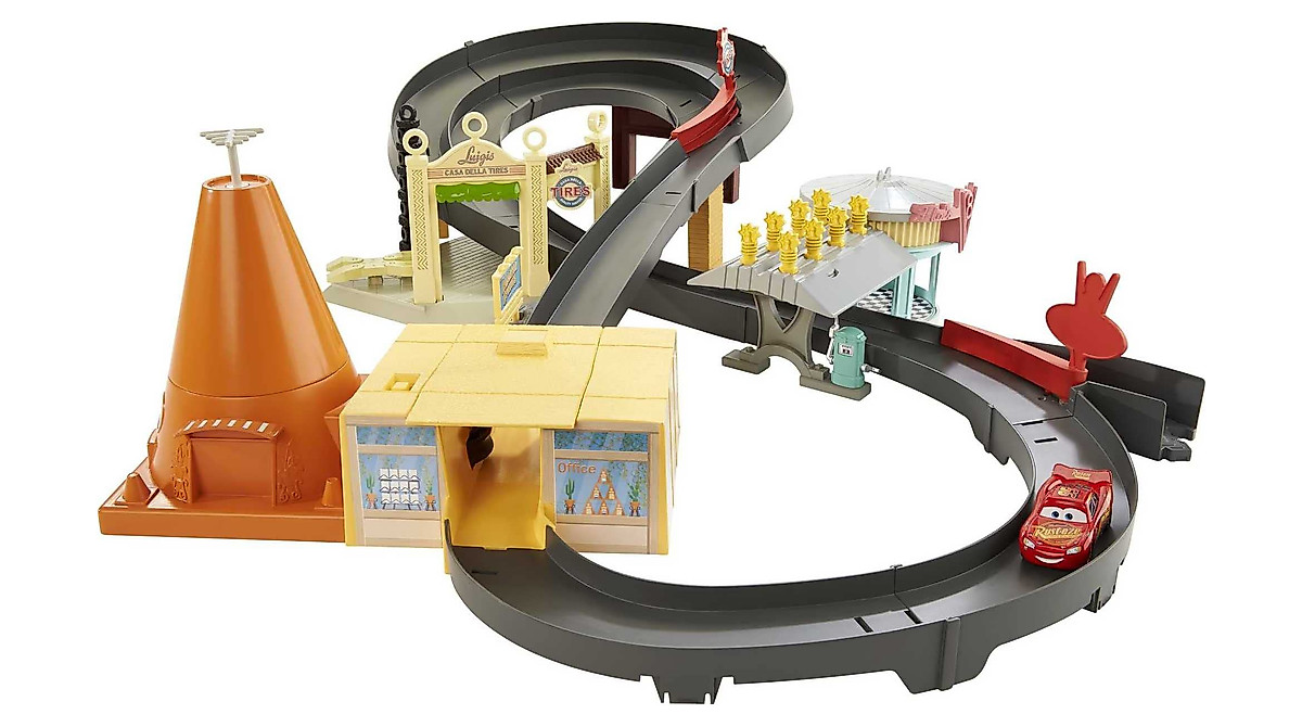 Lightning McQueen Cars Track Set - Race in Radiator Springs