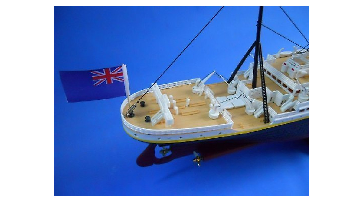 RMS Titanic Remote Control Model - Lighted 32