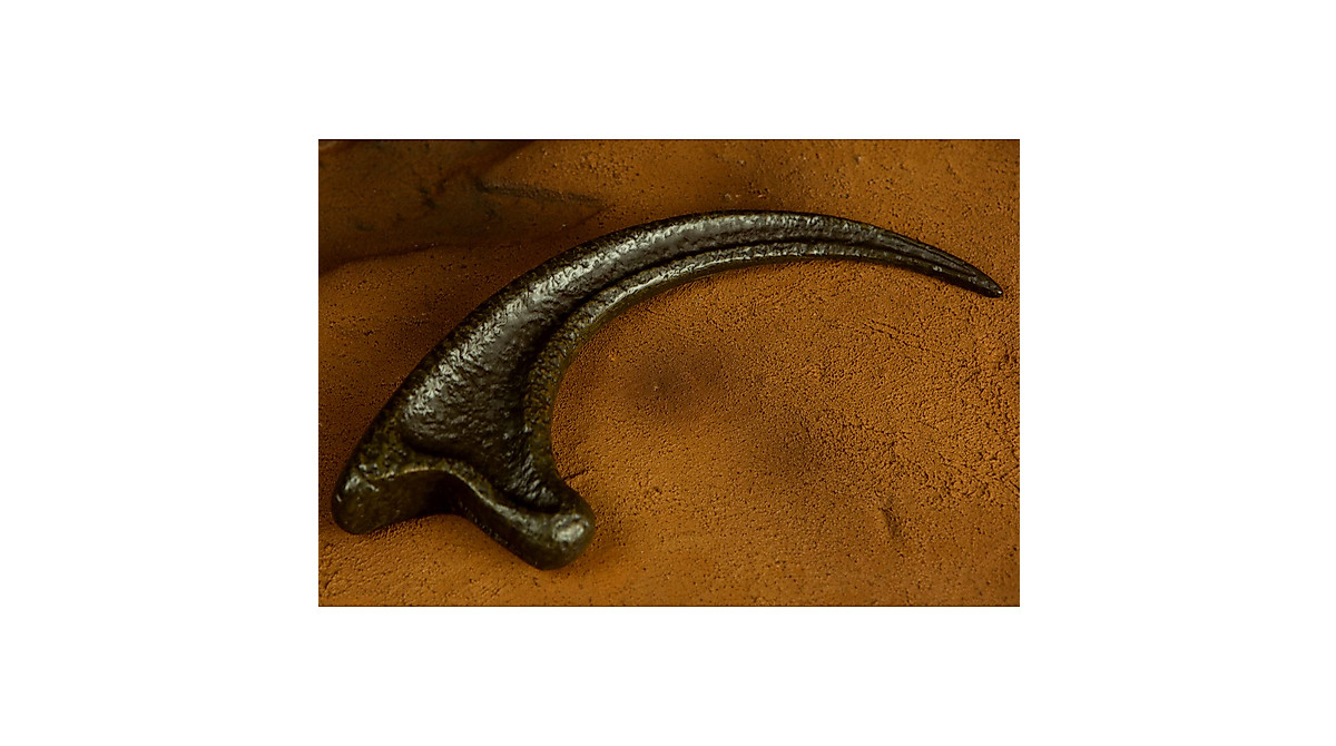 Authentic Jurassic Park Raptor Claw 1:1 Replica