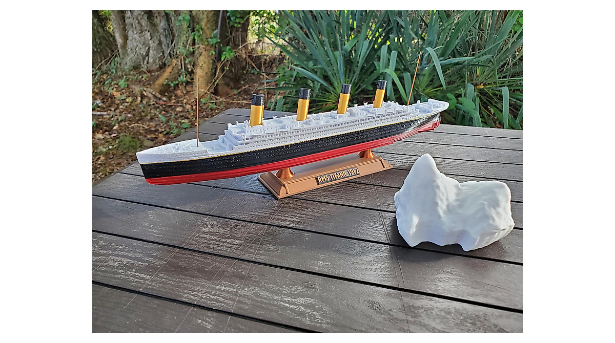 TheRoller3d Titanic Model Ship - 1 Ft, Historically Accurate