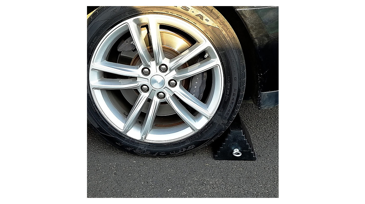 ROBLOCK Heavy Duty Rubber Wheel Chocks: Secure Your Ride