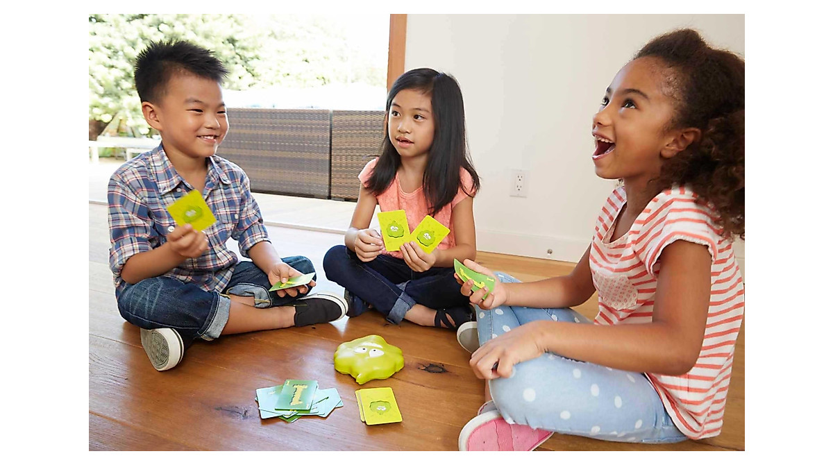 Gas Out Game by Mattel: Hilarious Family Gas Cloud Fart Fun