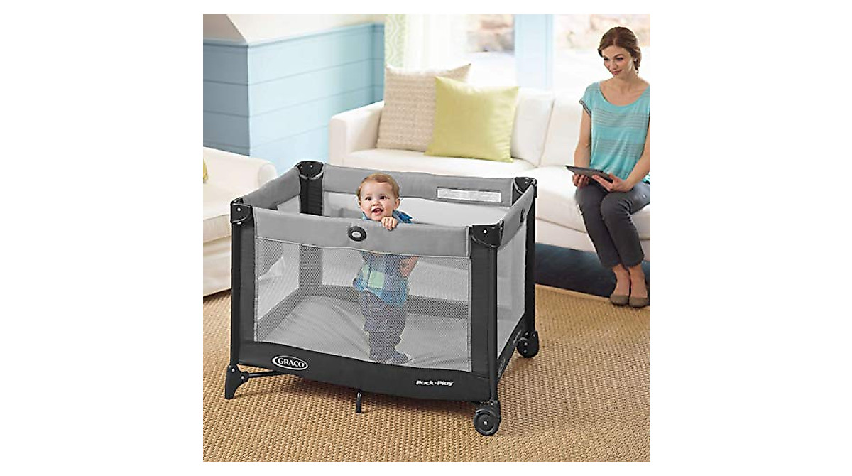 Graco Pack 'N Play On The Go Playard with Bassinet | Compact & Travel ...